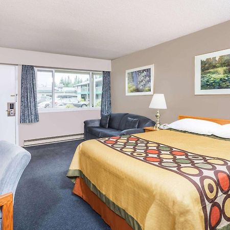 Отель Super 8 By Wyndham Quesnel Bc Экстерьер фото