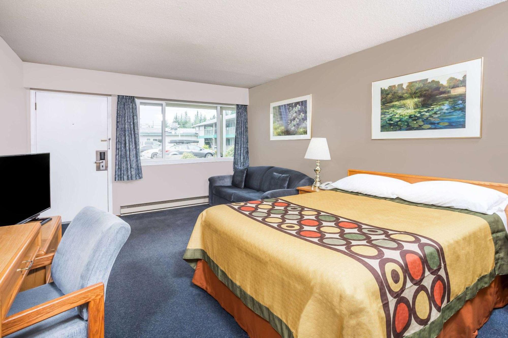 Отель Super 8 By Wyndham Quesnel Bc Экстерьер фото